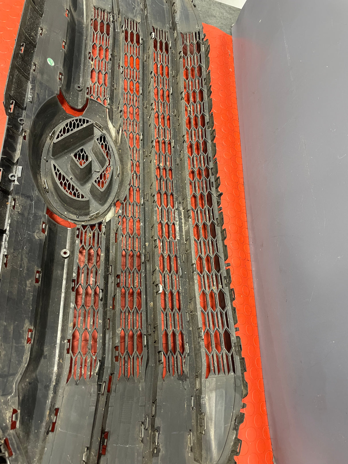 Saic Maxus Deliver 9 BUMPER GRILL (Left Side Frame Damage) SPARE OR REPAIR 2021-2024 P/N SV63