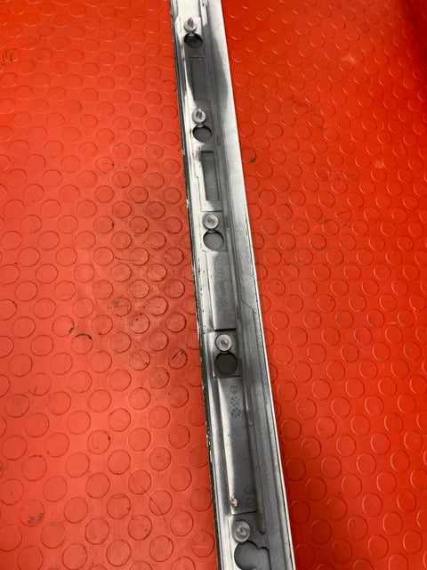 Vauxhall Vivaro/Citroen Dispatch/Peugeot Expert DOOR RUNNER MOULDING (white) N/S/R 2022 P/N 9808384380