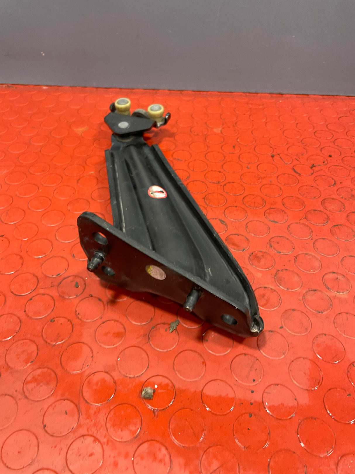 Citroen Berlingo/Peugeot Partner/Vauxhall Combo/Toyota Proace City SLIDING DOOR RUNNER HINGE Passenger's Side P/N 9816965980