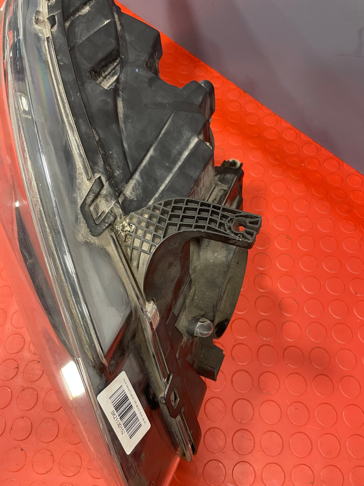 Ford Transit Custom HEADLIGHT DRIVER SIDE RH (BLACK INTERIOR) (DAMAGE MOUNTING POINT) 2015 P/N BK2113W029B