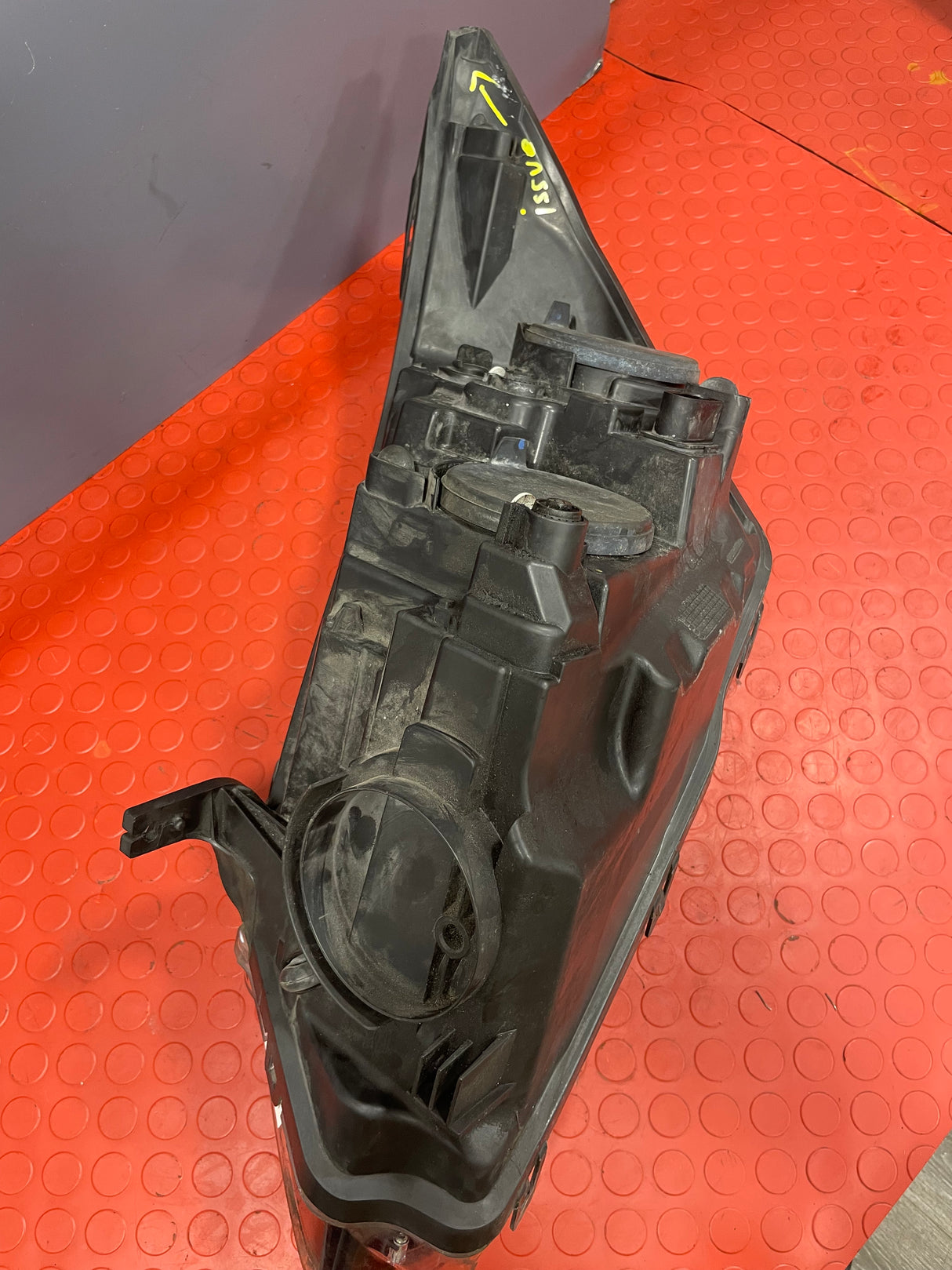 Ford Transit Custom HEADLIGHT DRIVER SIDE RH (BLACK INTERIOR) (DAMAGE MOUNTING POINT) 2015 P/N BK2113W029B