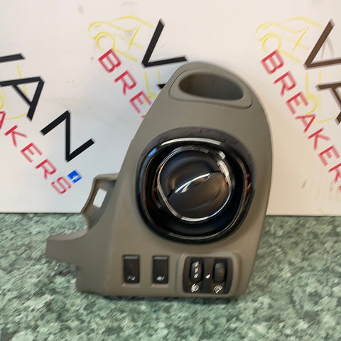 Renault Trafic CUP HOLDER/VENT AND SWITCHES 2019 P/N 683100728R