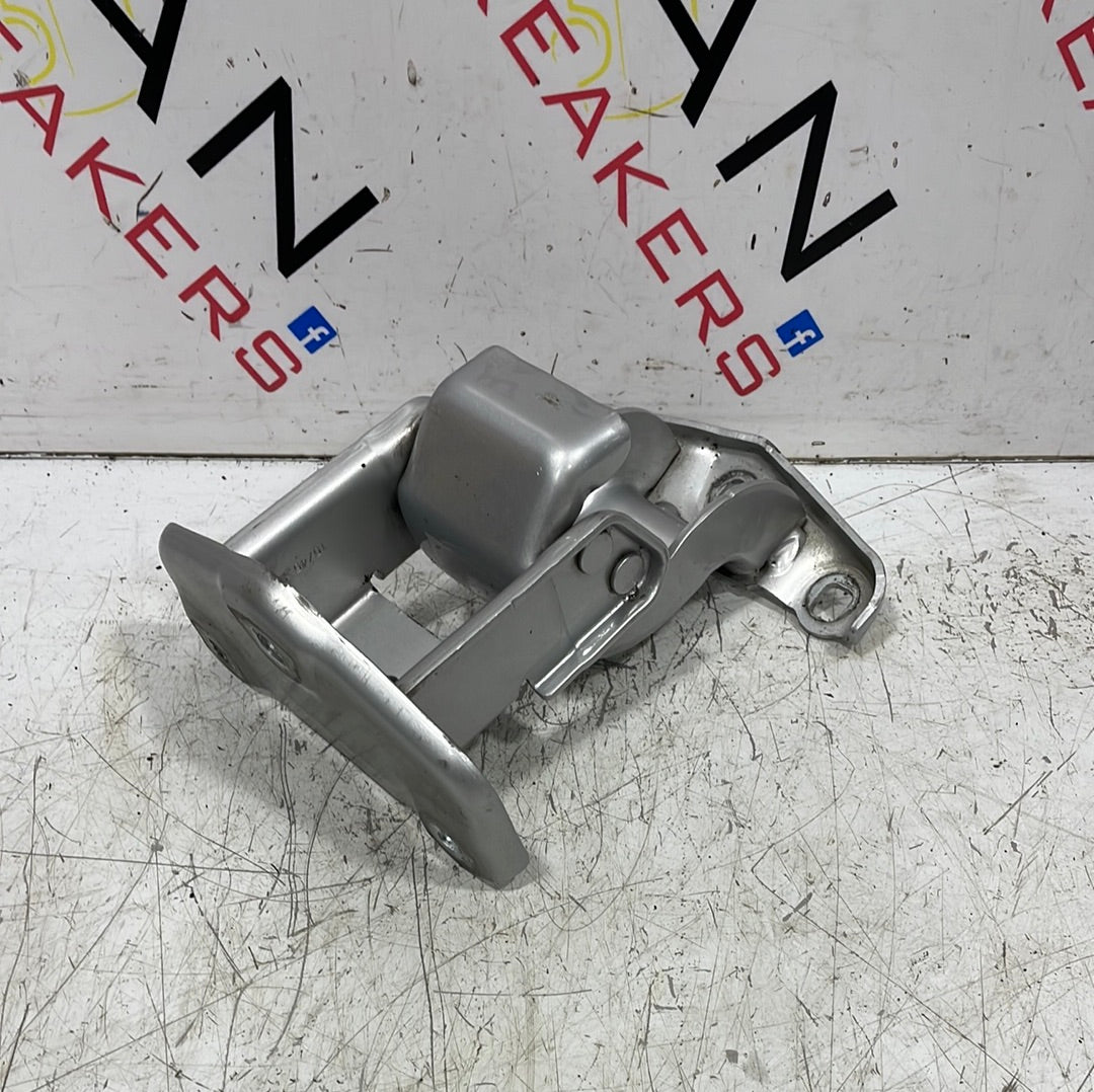 Renault Trafic/Vauxhall Vivaro REAR DOOR HINGE (SILVER) 2014/2019 P/N 904006707R