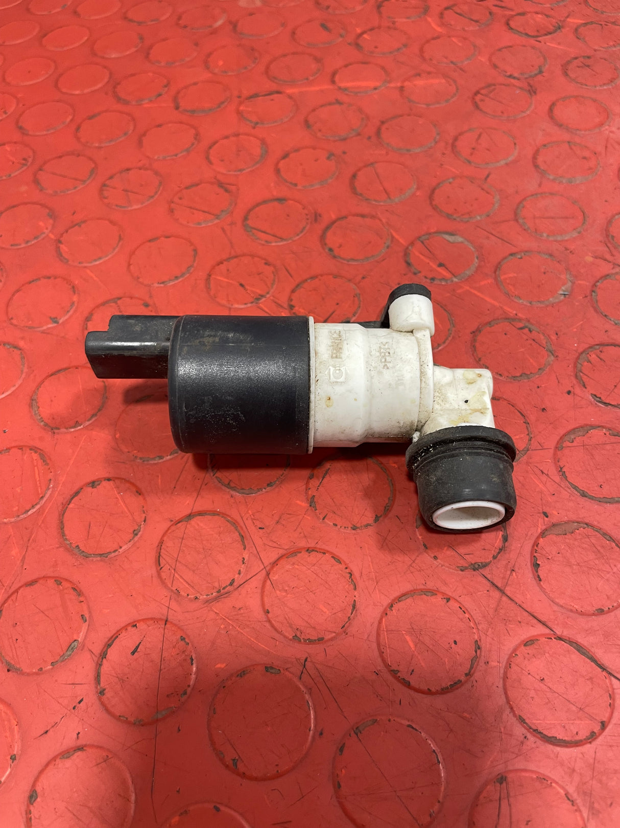 Citroen Berlingo/Peugeot Partner WINDSCREEN WASHER PUMP 2008-2018 P/N 9641553880