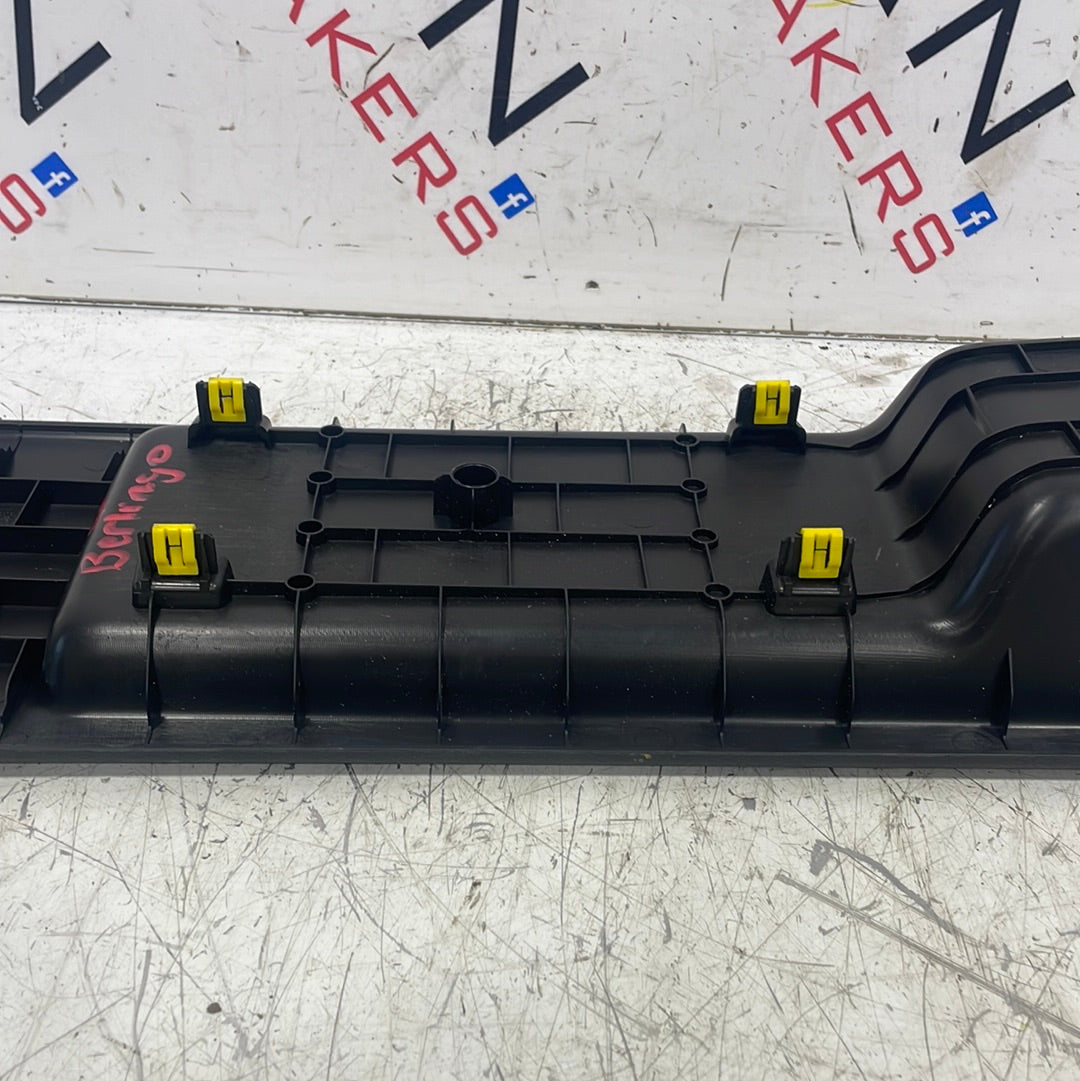 Citroen Berlingo/Peugeot Partner/Vauxhall Combo/Toyota Proace City   CENTRE CONSOLE TUNNEL TRIM 2018-2021  P/N 9828059377