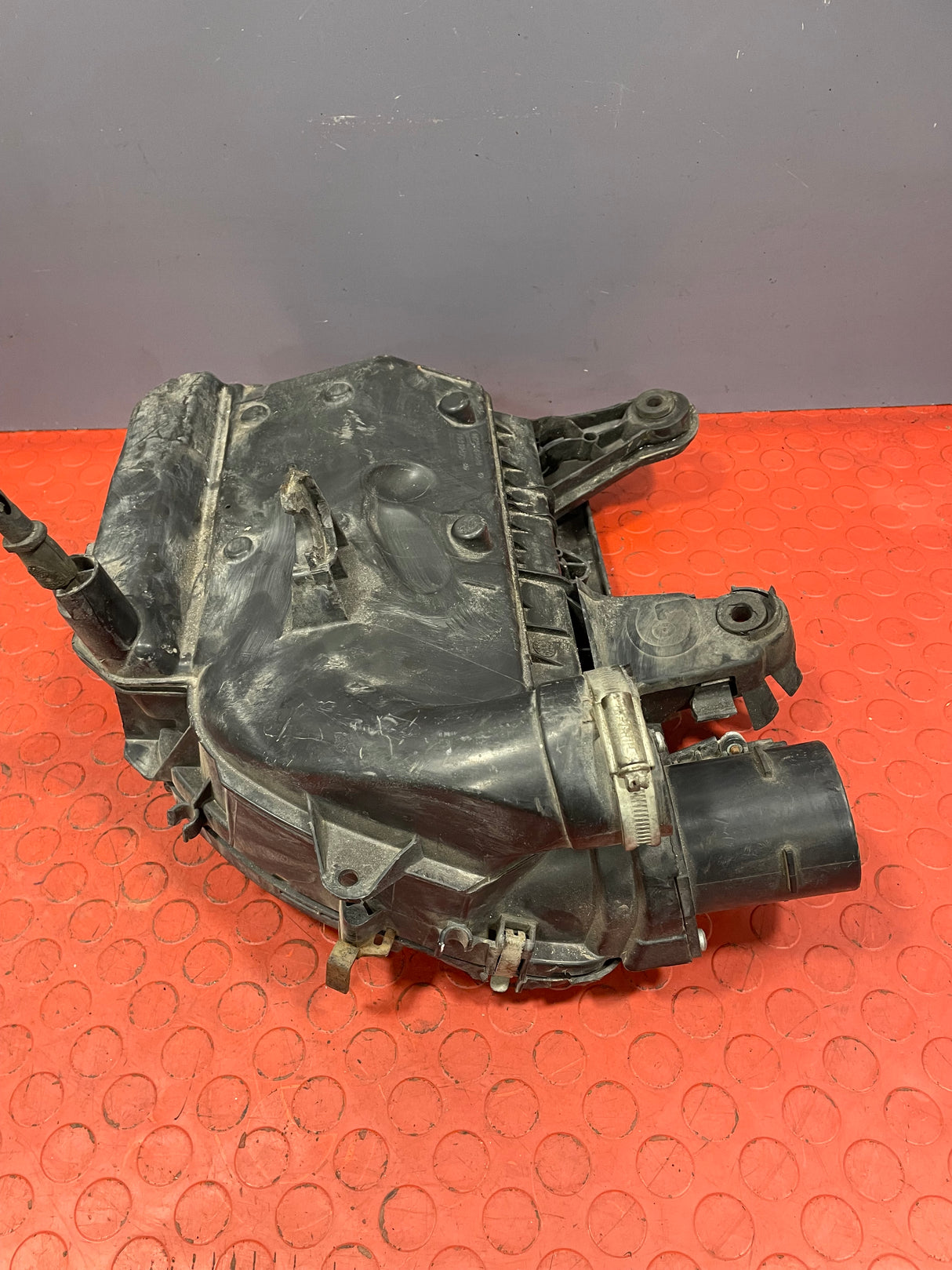 Citroen Berlingo/Peugeot Partner AIRBOX WITH AIR FLOW SENSOR & AIR FILTER 1.6hdi 2008-2016 P/N 9673061080-2