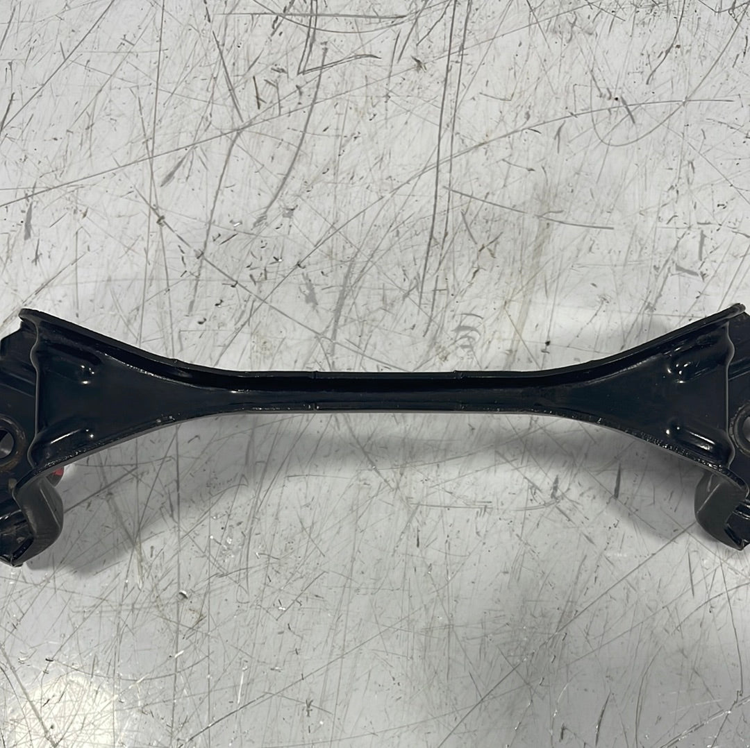 Nissan Navara BATTERY CLAMP/BRACKET 2017 P/N BFD032676