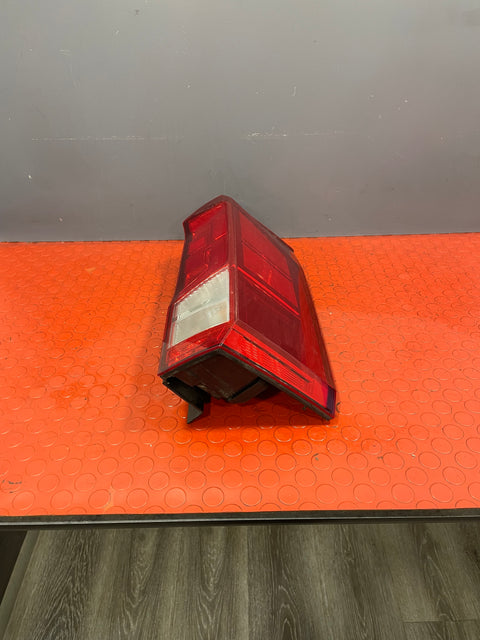 Volkswagen Crafter DRIVER SIDE TAILLIGHT 2018 P/N 7C0945096J - 1