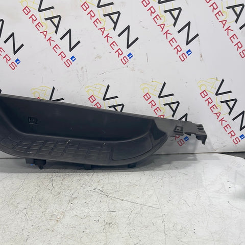 Citroen Dispatch/ Peugeot Expert/ Toyota Proace/ Vauxhall Vivaro(19) STEP COVER  98100695ZD