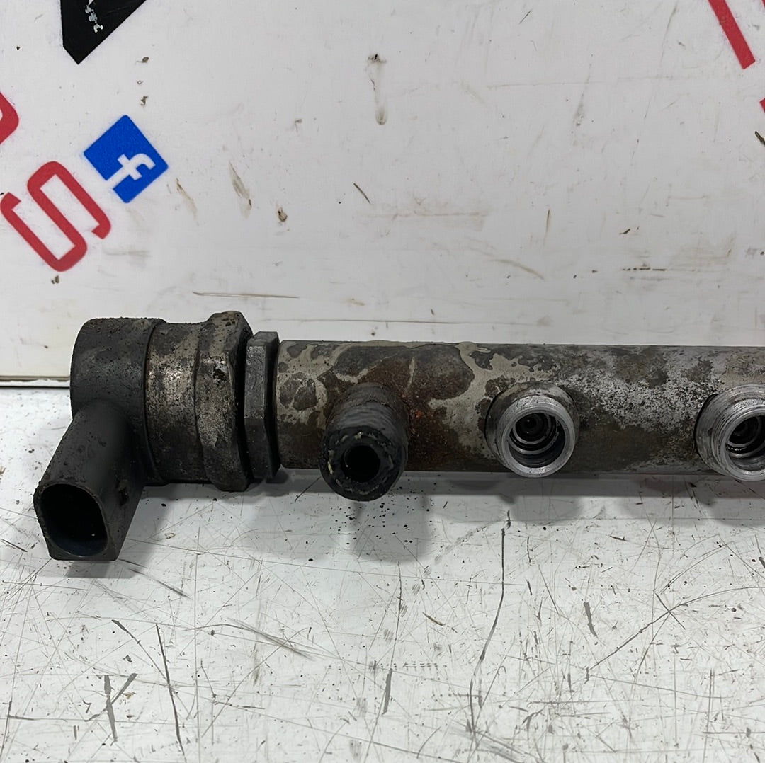 Volkswagen Crafter FUEL RAIL 2.5 TDI 2006-2010 P/N 076130093A