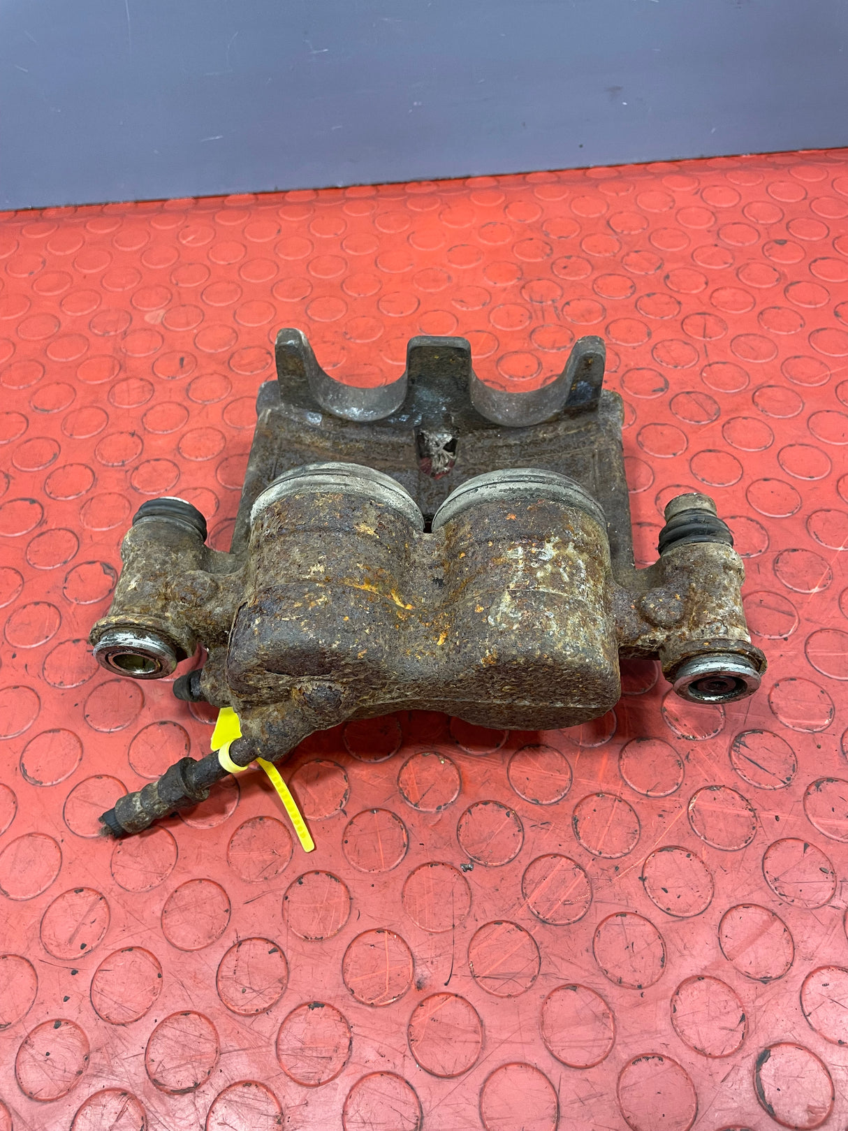 Mercedes Sprinter/Volkswagen Crafter FRONT BRAKE CALIPER Passenger Side BREMBO P/N A0044205783