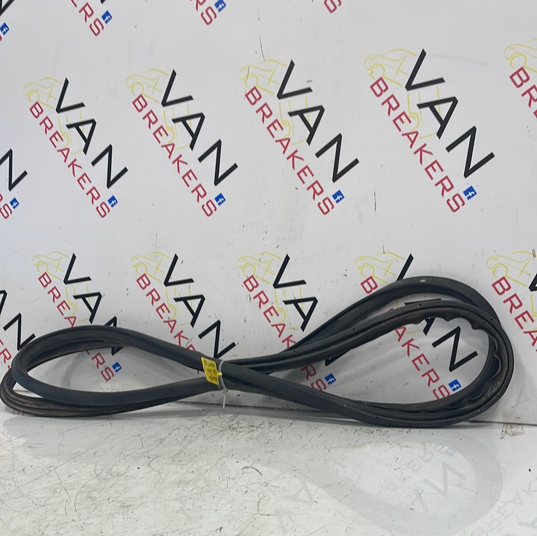 Nissan Navara PASSENGER SIDE FRONT DOOR RUBBER SEAL 2017