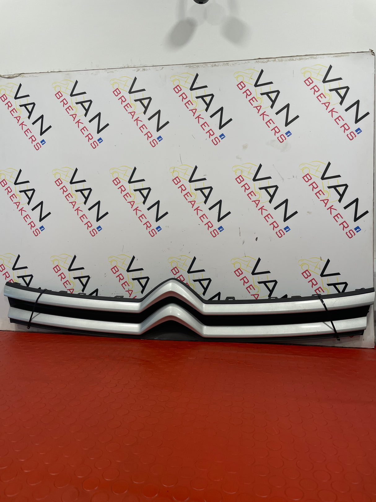 Citroen Dispatch FRONT BUMPER GRILLE 2017-ON P/N 9811789377