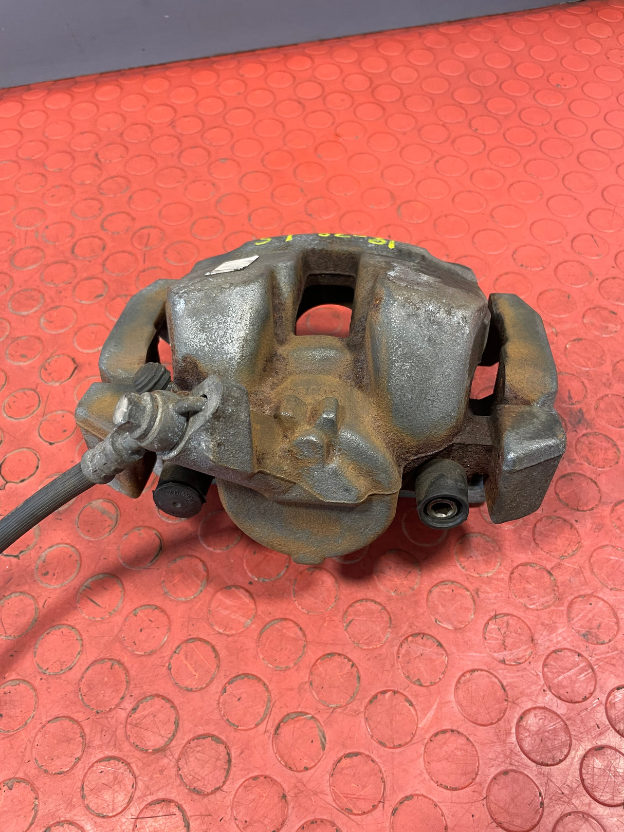 Citroen Berlingo/Peugeot Partner/Vauxhall Combo/Toyota Proace City BRAKE CALIPER Front Passengers Side (With Carrier) 1.5 2018-2025 P/N 9830798880