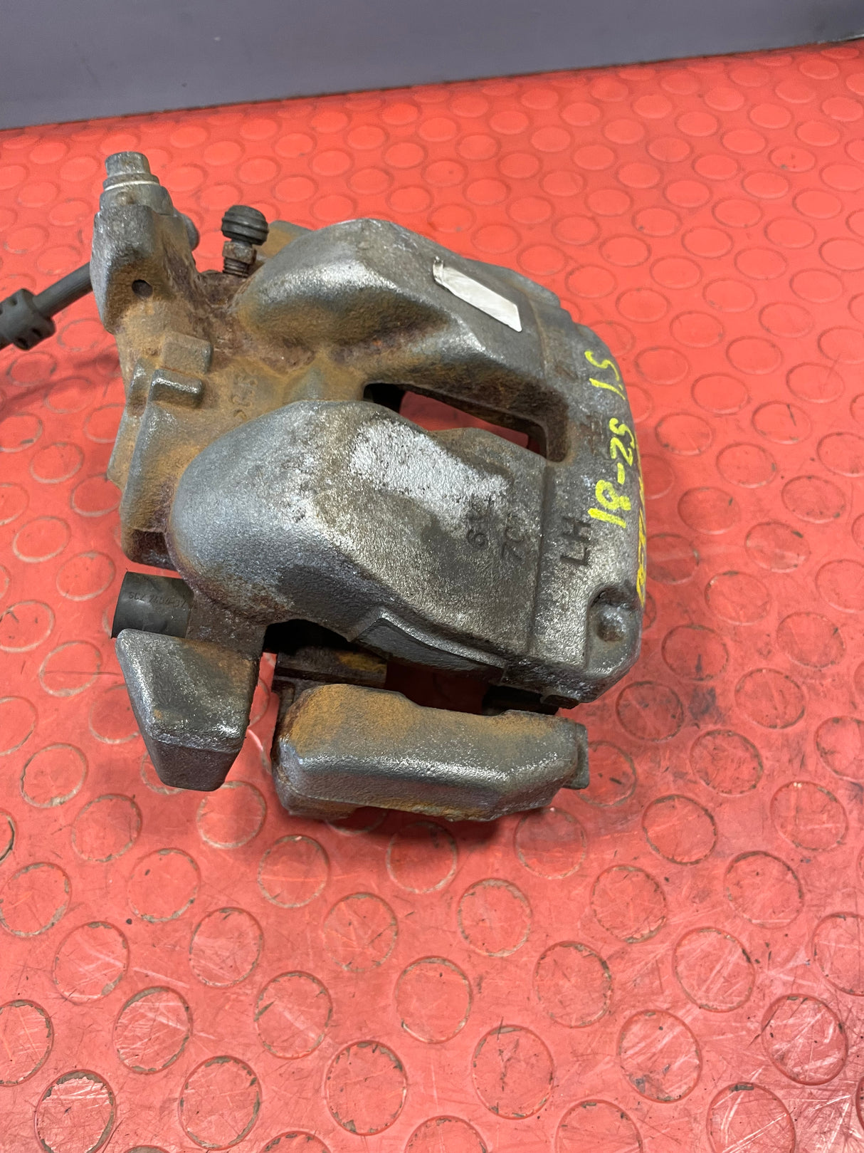 Citroen Berlingo/Peugeot Partner/Vauxhall Combo/Toyota Proace City BRAKE CALIPER Front Passengers Side (With Carrier) 1.5 2018-2025 P/N 9830798880