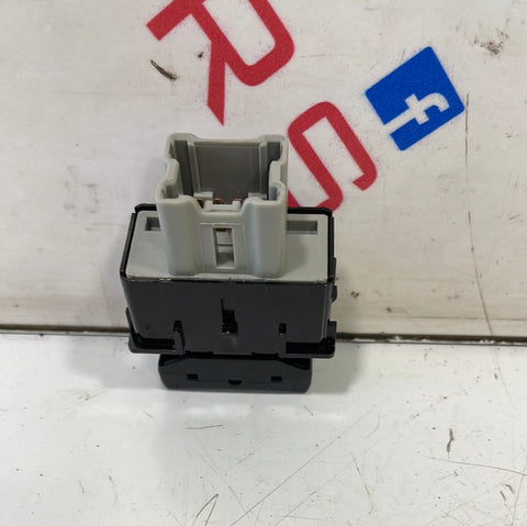 Toyota Hilux HEATED SEAT SWITCH 2019 P/N 16525MD