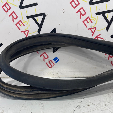 Nissan Navara PASSENGER SIDE FRONT DOOR RUBBER SEAL 2017