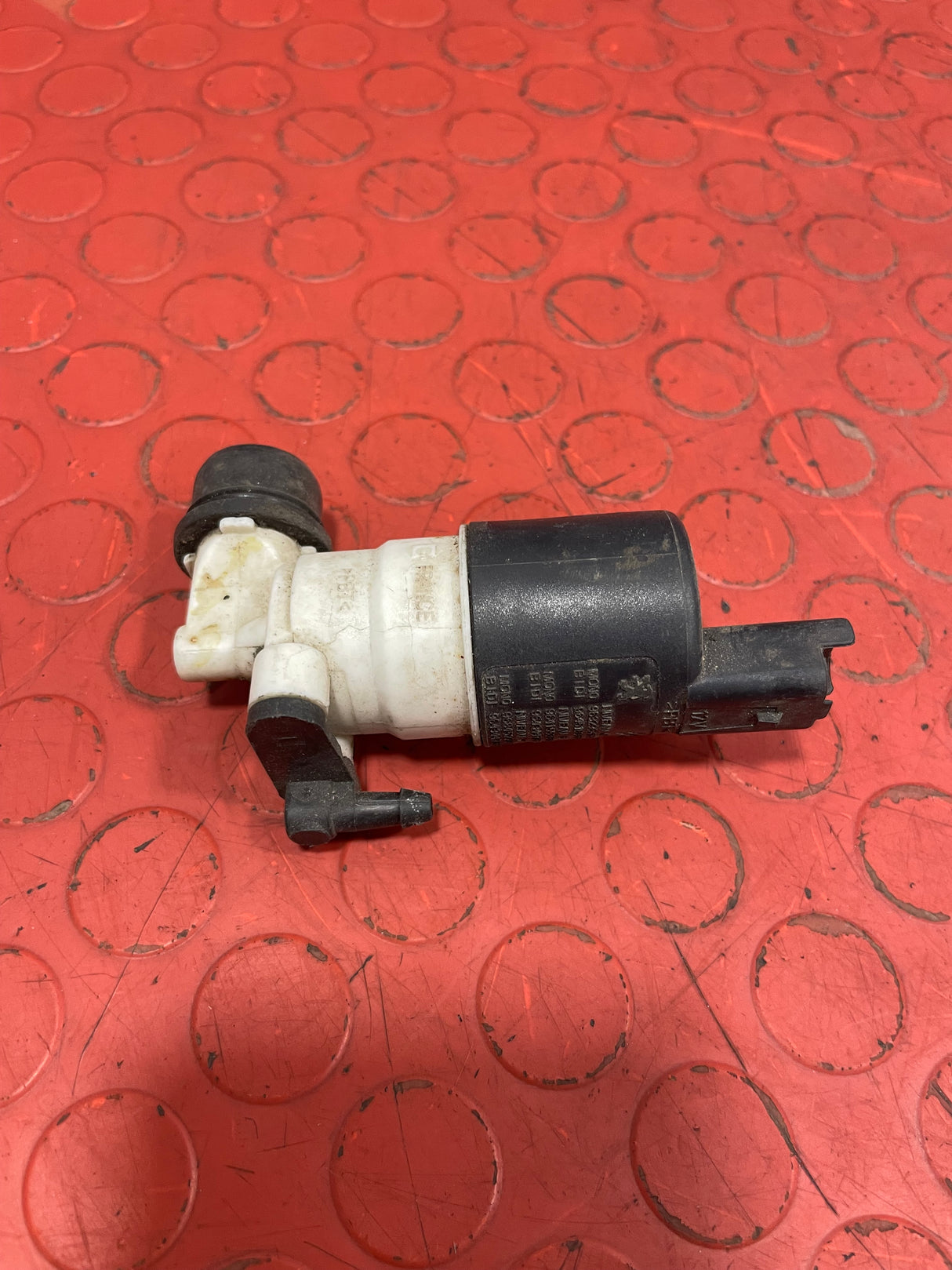 Citroen Berlingo/Peugeot Partner WINDSCREEN WASHER PUMP 2008-2018 P/N 9641553880