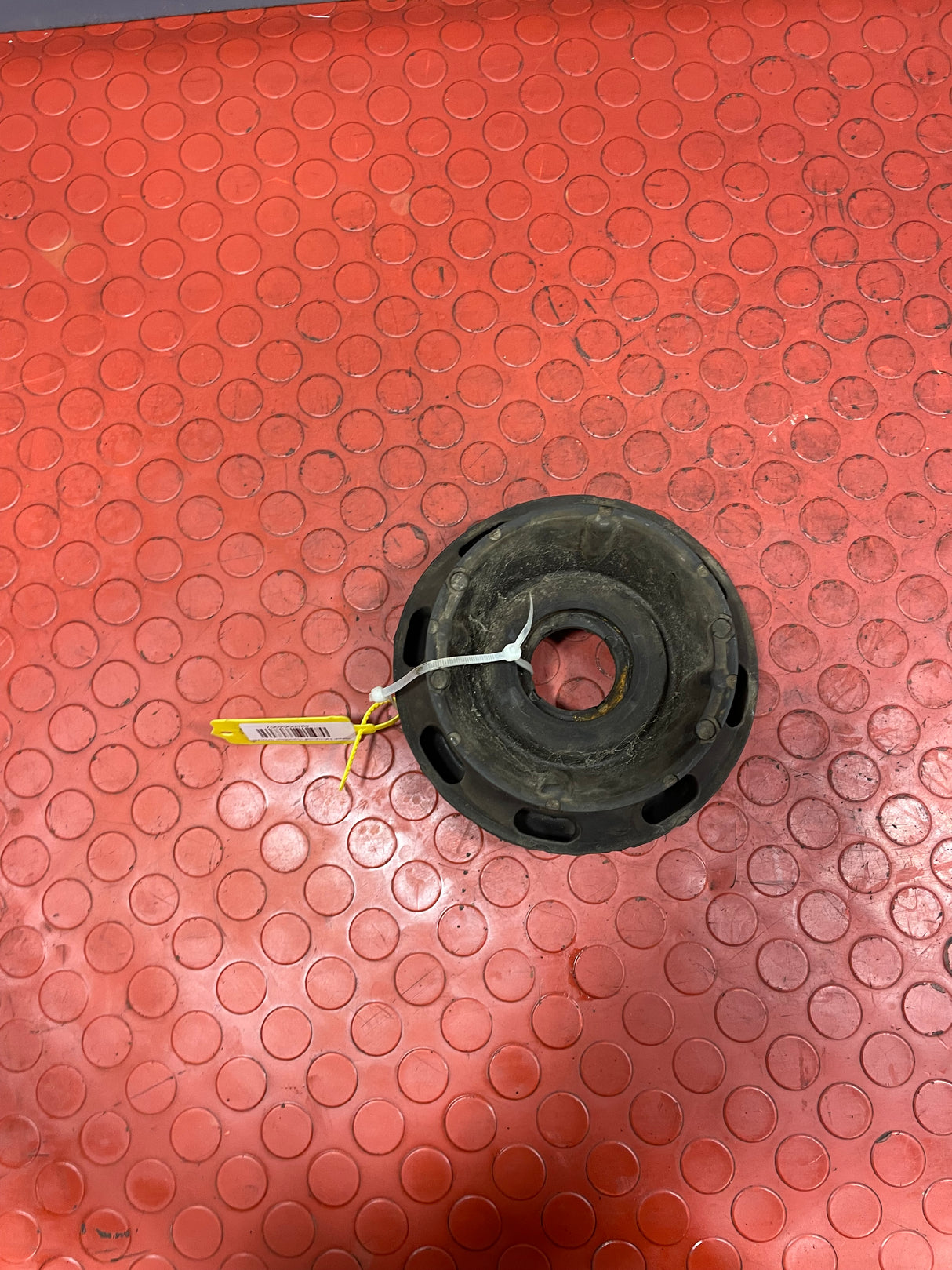 Renault Trafic/Vauxhall Vivaro/Nissan NV300 FRONT STRUT TOP MOUNT 2014-PRESENT P/N 8200904007