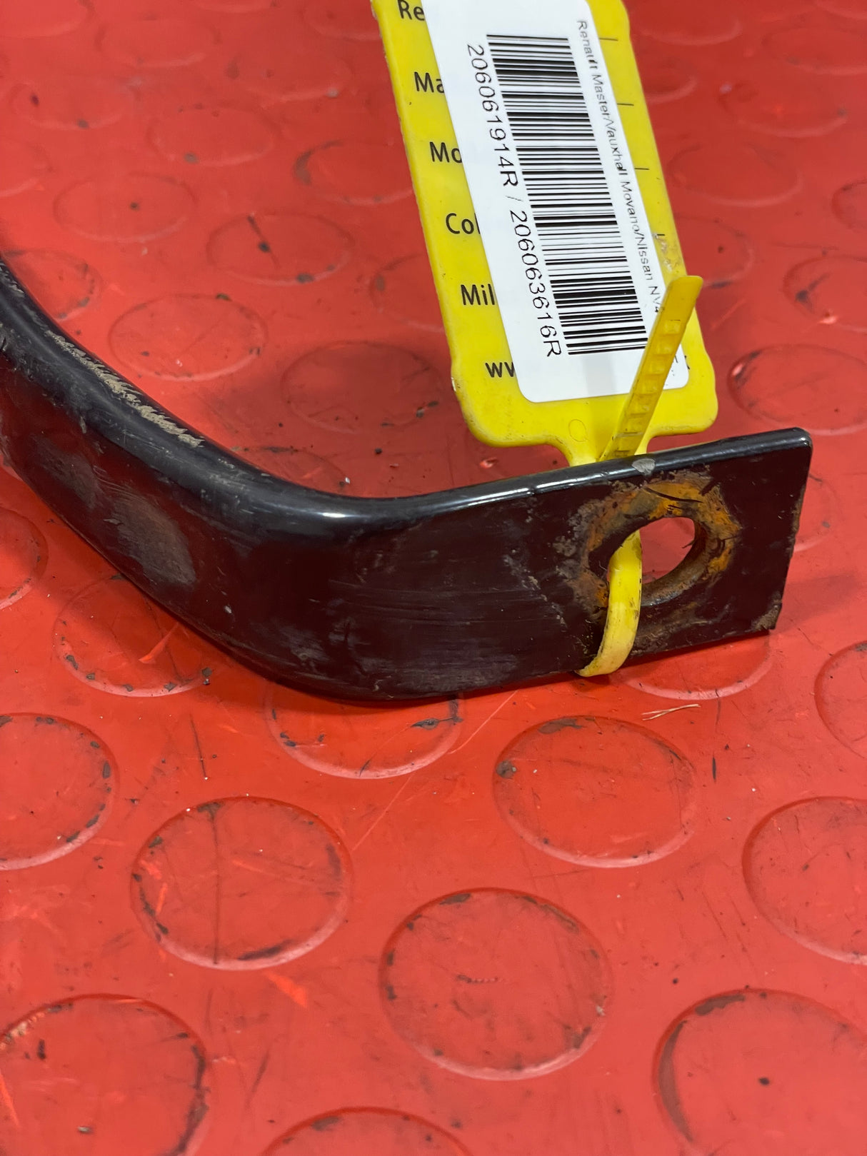 Renault Master/Vauxhall Movano/Nissan NV400 FUEL TANK STRAPS 2.3 2014-2021 P/N 206061914R / 206063616R
