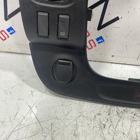 Renault Trafic/Vauxhall Vivaro CENTRAL RADIO TRIM WITH AIR VENTS, CENTRAL LOCKING SWITCH AND HAZARD LIGHT SWITCH 2015-2019 P/N 93452450