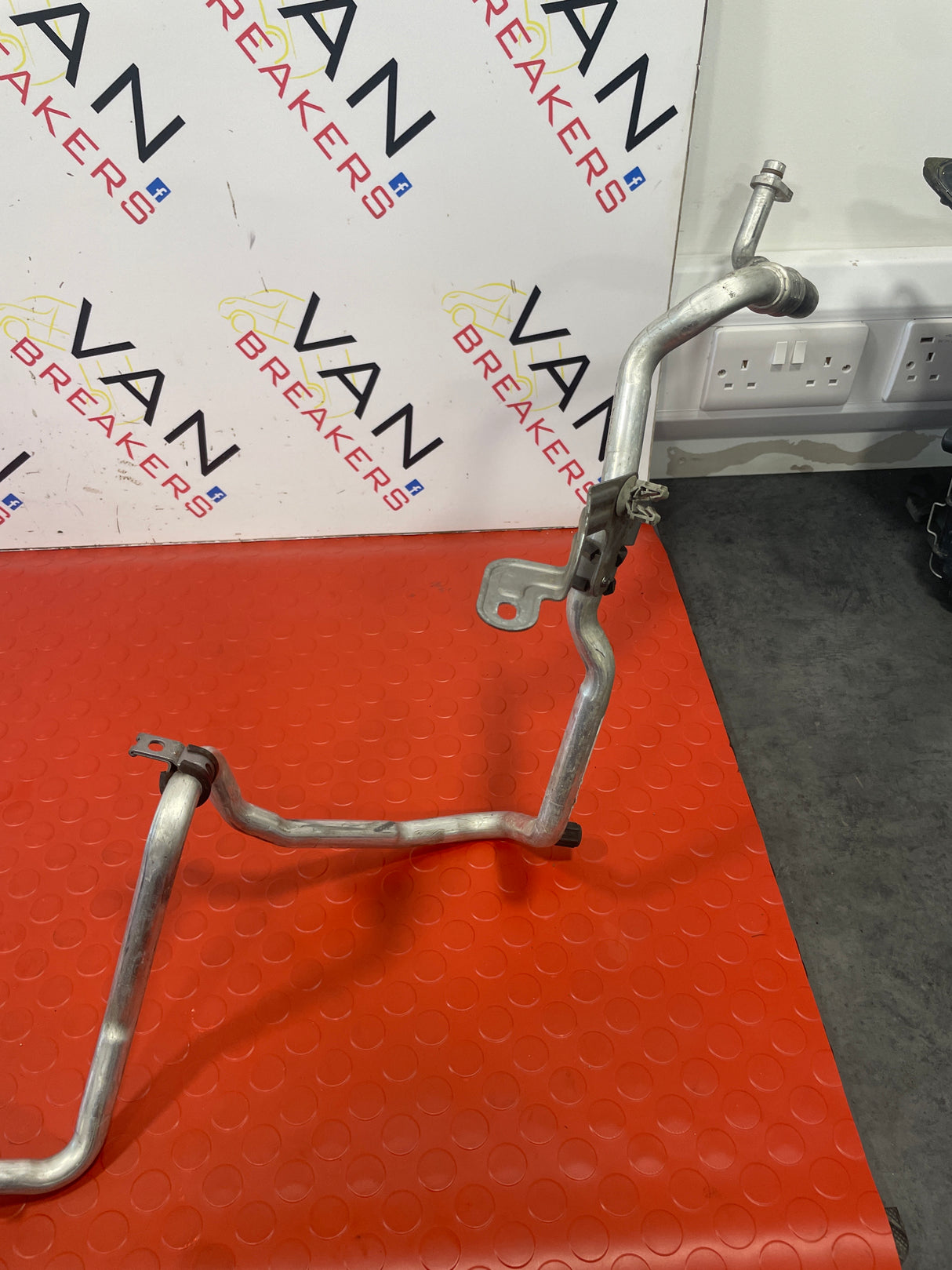 Renault Trafic MK3 1.6 Vauxhall Vivaro AIR CON PIPE   2015-19    P/N 924807649R