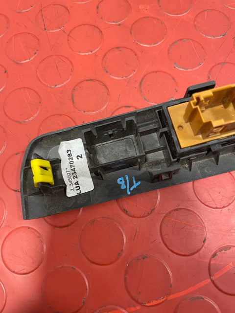 Citroen Berlingo/Peugeot Partner REAR CENTRAL LOCKING SWITCH AND PANEL 2019-2024 P/N 9811141877 / 9808825177