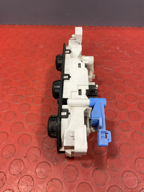 Renault Trafic/Vauxhall Vivaro HEATER CONTROL SWITCHES WITH AIR CONDITIONING 2014-2019 P/N 30080060