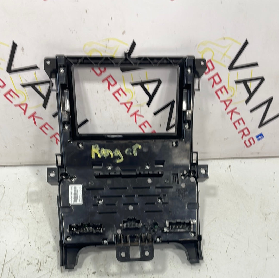 Ford Ranger Wildtrak RADIO CONTROL HEAD UNIT AND HEATER CONTROL 2.0 2022 P/N LB3T18E245FC3GA8