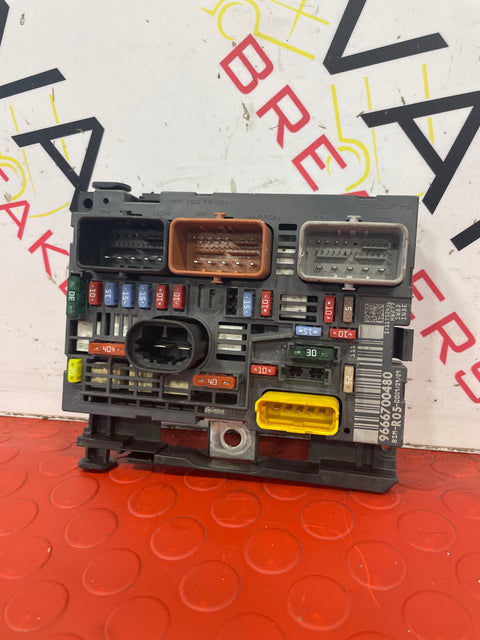 Peugeot Partner UNDER BONNET FUSE BOARD DELPHI R05 P/N 9666700480