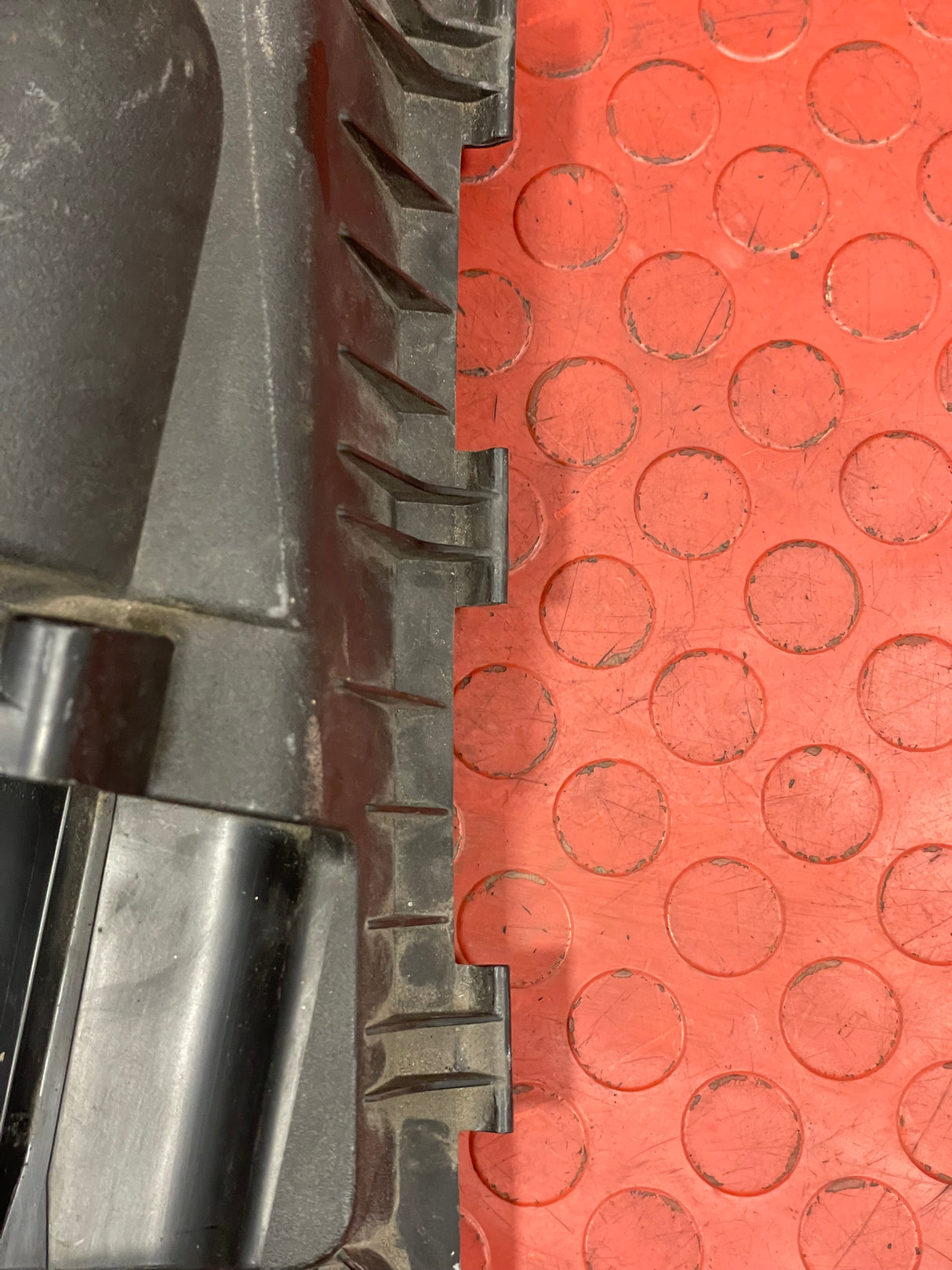 Renault Trafic/Vauxhall Vivaro AIR BOX LID 2.0 DCi 2010-2014  P/N H8200542143