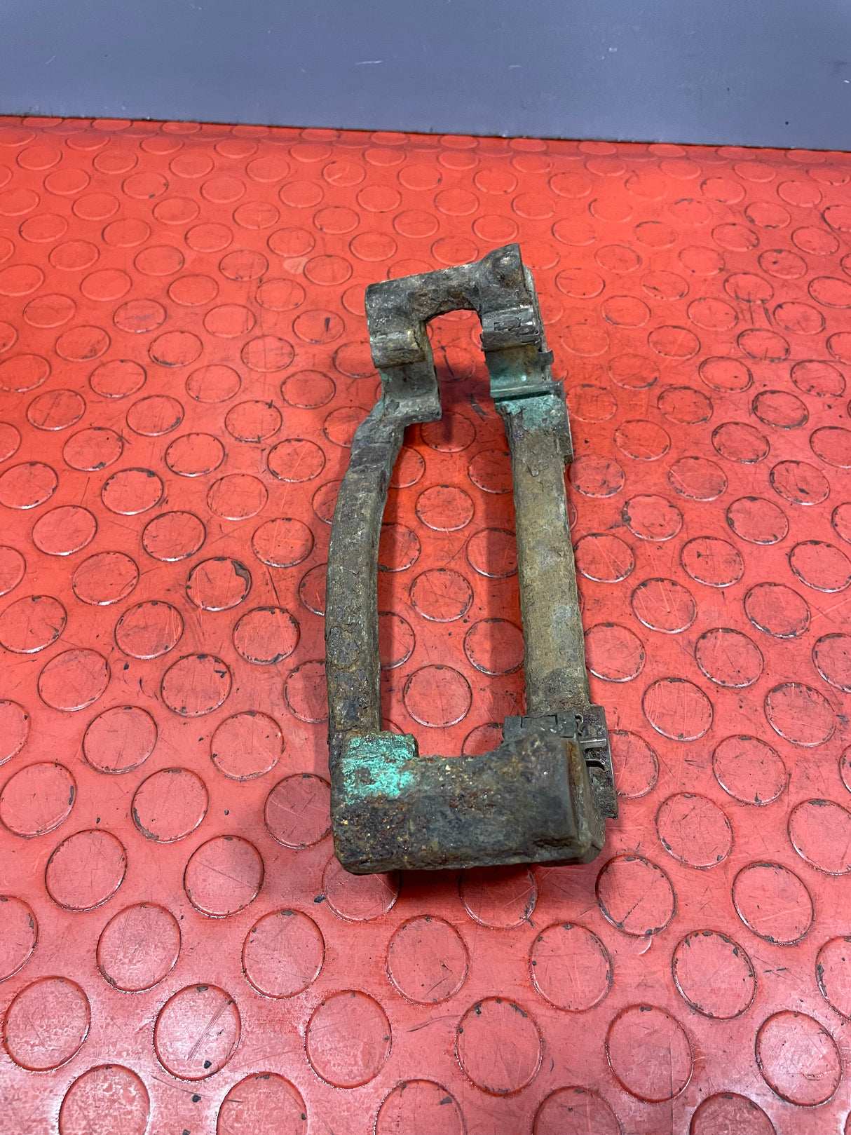 Renault Master/Vauxhall Movano/Nissan NV400 BRAKE CALIPER CRADLE Rear 2014-2021 P/N 440013823R