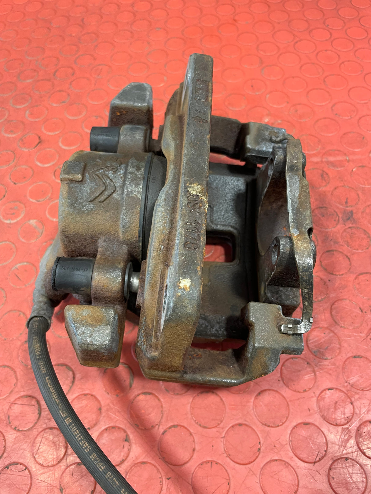 Citroen Berlingo/Peugeot Partner/Vauxhall Combo/Toyota Proace City BRAKE CALIPER Front Passengers Side (With Carrier) 1.5 2018-2025 P/N 9830798880