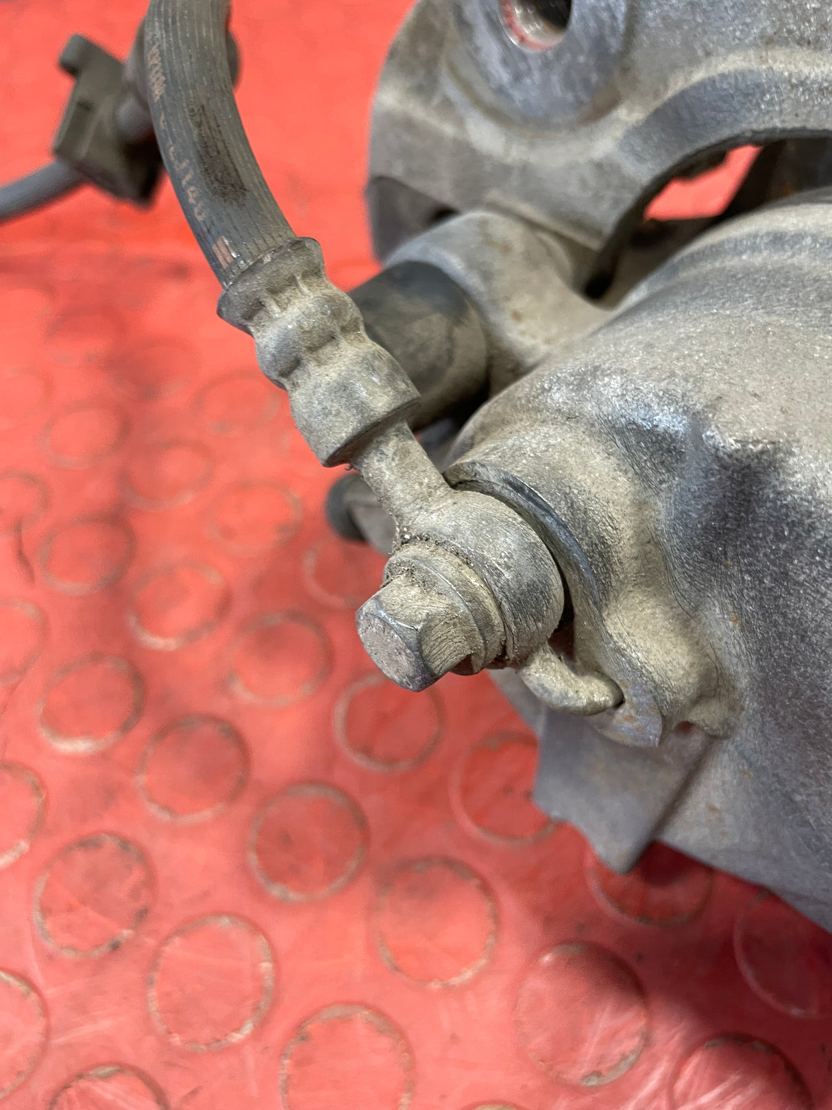 Citroen Dispatch/Peugeot Expert/Vauxhall Vivaro/Toyota Proace/Fiat Scudo BRAKE CALIPER Front Drivers Side 2016-2024 P/N 9805256380 - 1