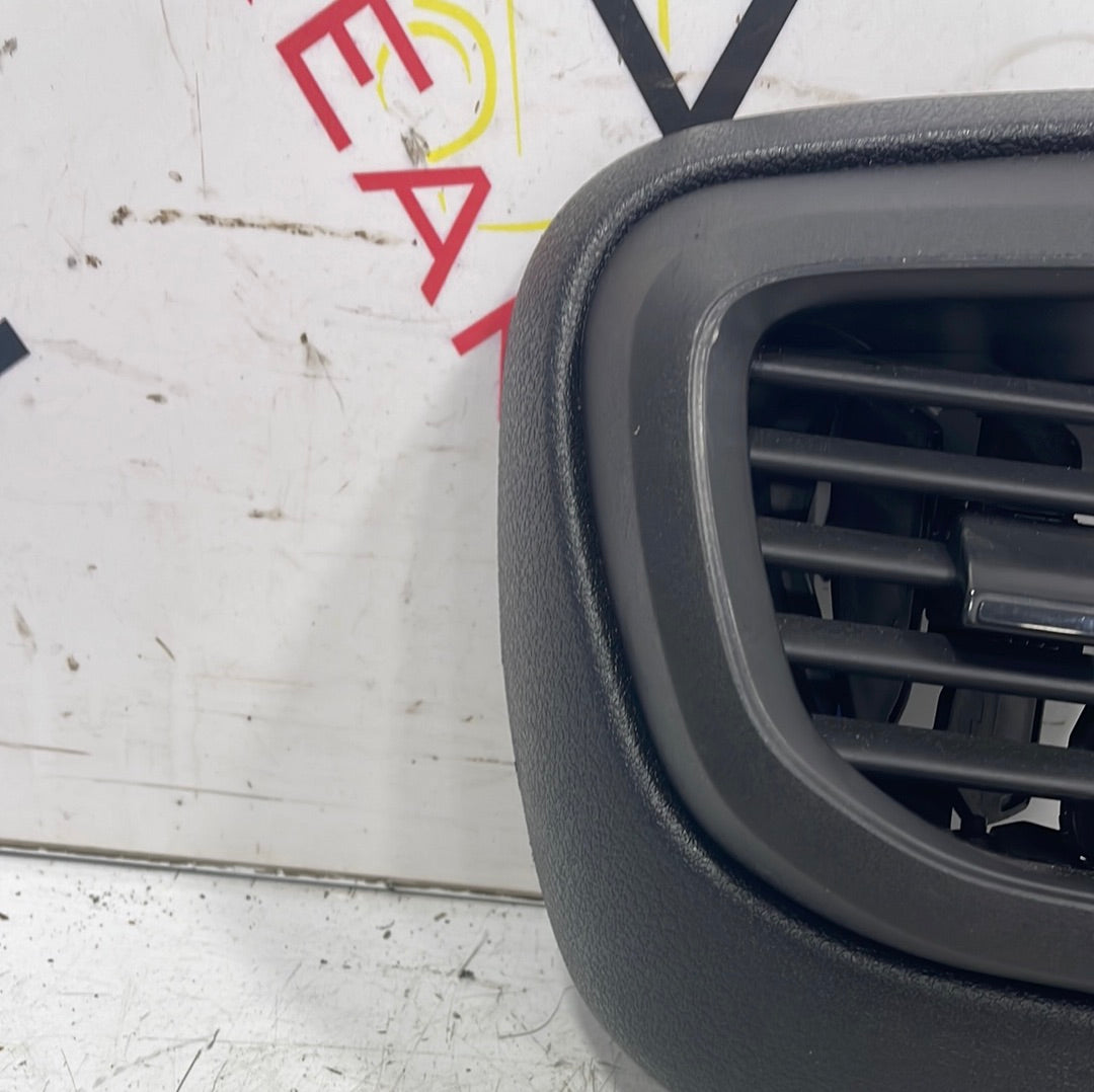 Citroen Dispatch/ Peugeot Expert/ Vauxhall Vivaro/ Toyota Proace DASHBOARD LEFT SIDE AIR VENT  98095037ZD