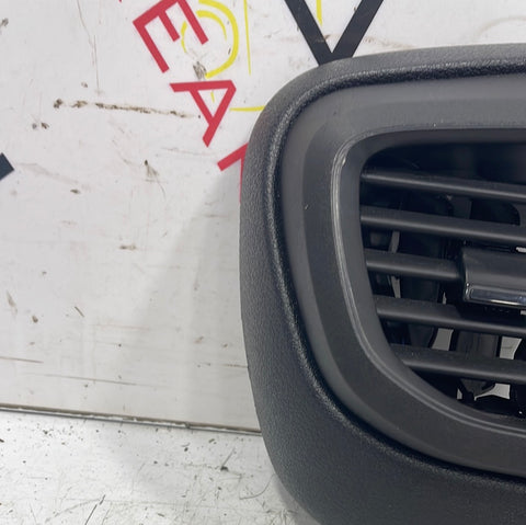 Citroen Dispatch/ Peugeot Expert/ Vauxhall Vivaro/ Toyota Proace DASHBOARD LEFT SIDE AIR VENT  98095037ZD