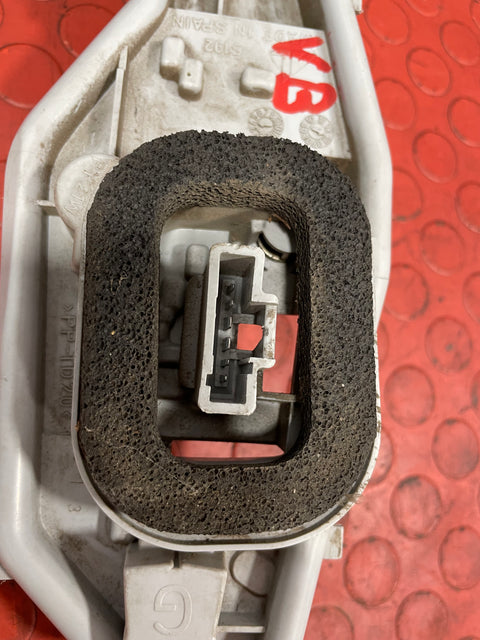Citroen Berlingo/Peugeot Partner TAIL LIGHT BULB HOLDER Passenger's Side 2008-2018 for P/N 9680608080