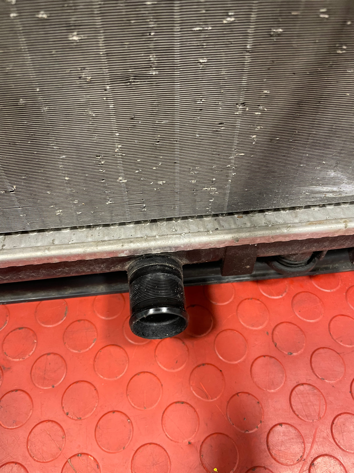 Citroen Berlingo/Peugeot Partner RADIATOR ASSEMBLY W/ FRAME (Minor Crack in the Frame) 1.6  2008-2016 P/N 9682720480