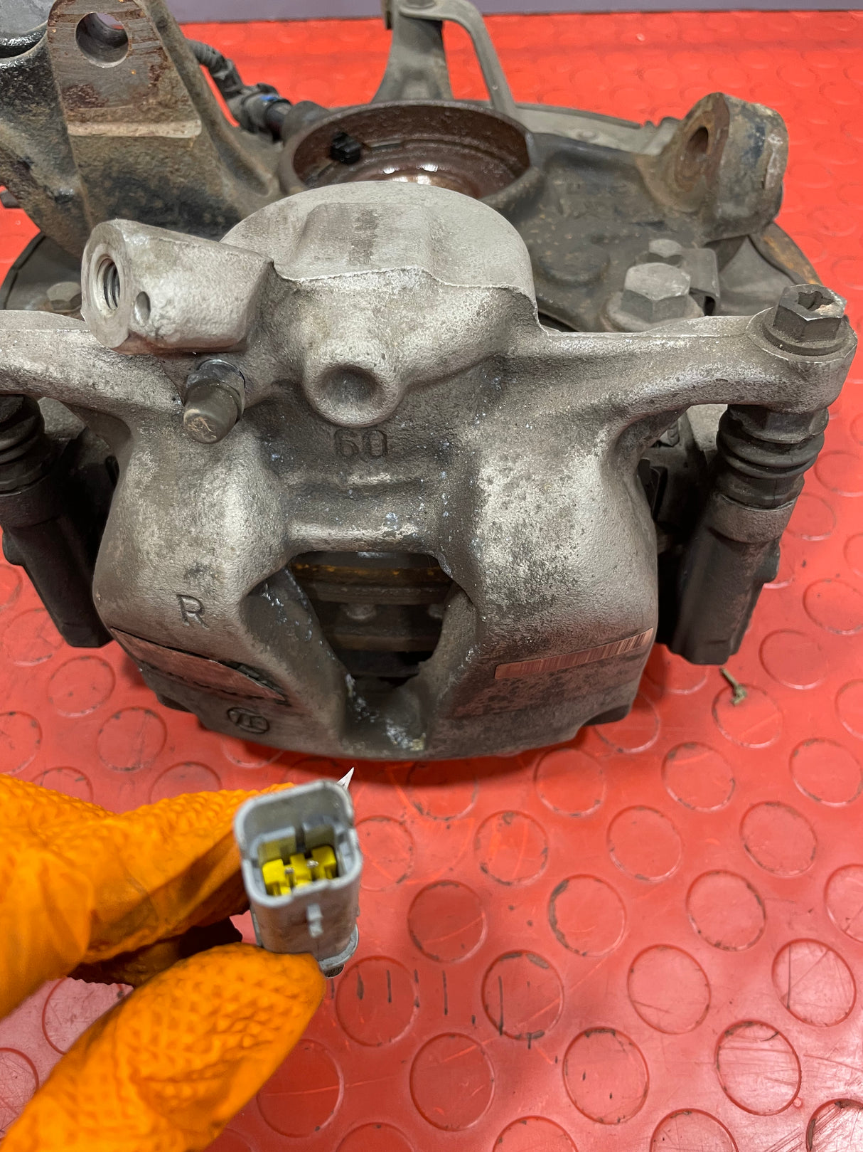 Citroen Berlingo/Peugeot Partner/Vauxhall Combo/Toyota Proace City FRONT WHEEL HUB & BRAKE SET W/ ABS SENSOR Driver's Side 2019-2024 R/N 9825606280 / 9810728280