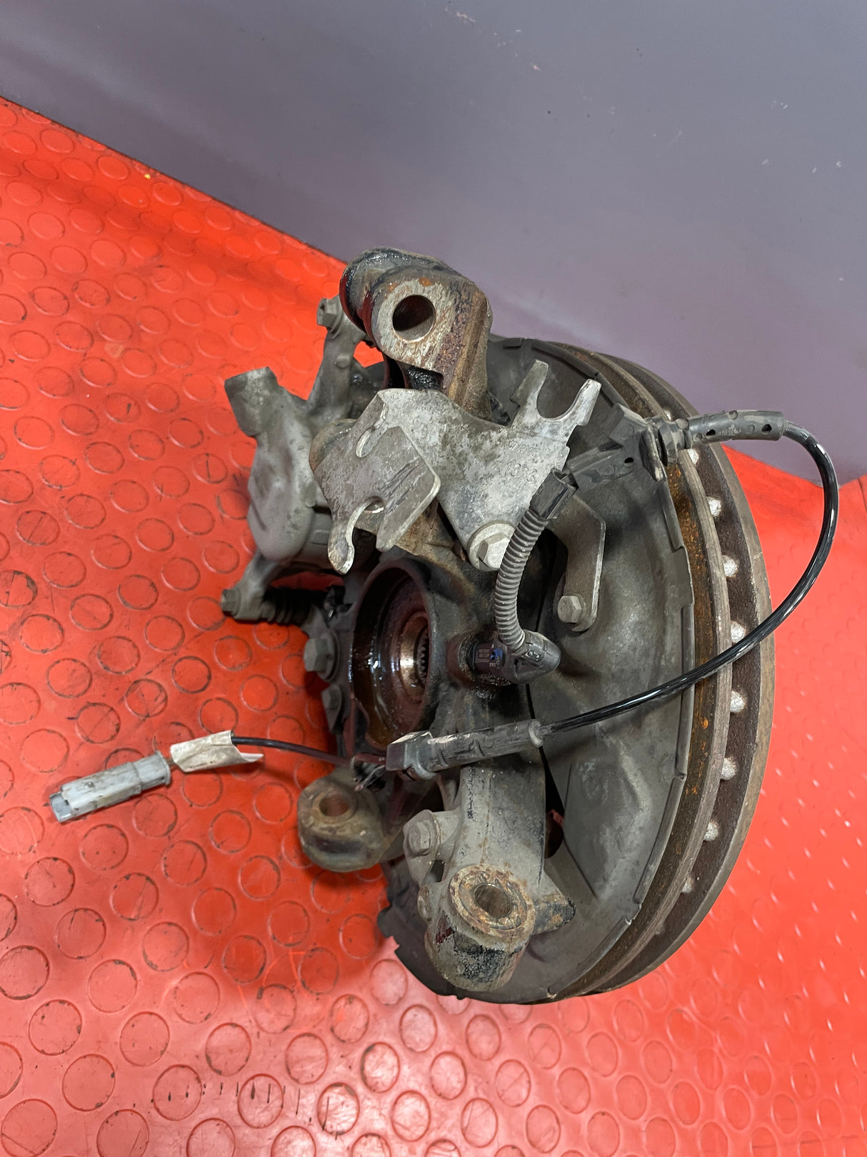 Citroen Berlingo/Peugeot Partner/Vauxhall Combo/Toyota Proace City FRONT WHEEL HUB & BRAKE SET W/ ABS SENSOR Driver's Side 2019-2024 R/N 9825606280 / 9810728280