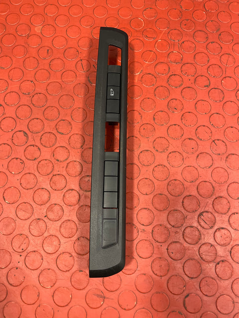 Citroen Dispatch/Peugeot Expert/Toyota Proace/Vauxhall Vivaro DASHBOARD CENTER SWITCH PANEL 2016-2024 P/N 9811141877