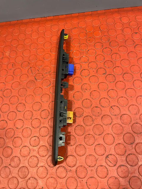Citroen Dispatch/Peugeot Expert/Toyota Proace/Vauxhall Vivaro DASHBOARD CENTER SWITCH PANEL 2016-2024 P/N 9811141877