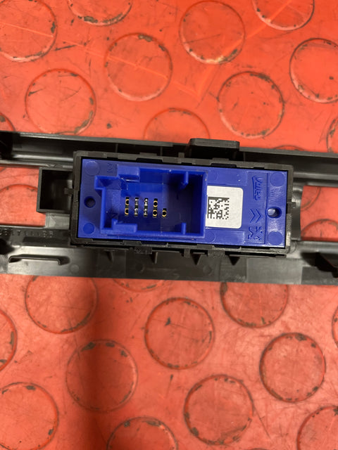 Citroen Dispatch/Peugeot Expert/Toyota Proace/Vauxhall Vivaro DASHBOARD CENTER SWITCH PANEL 2016-2024 P/N 9811141877