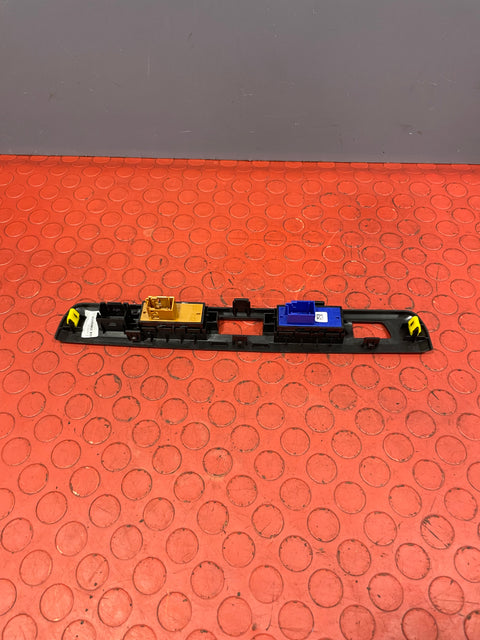 Citroen Dispatch/Peugeot Expert/Toyota Proace/Vauxhall Vivaro DASHBOARD CENTER SWITCH PANEL 2016-2024 P/N 9811141877