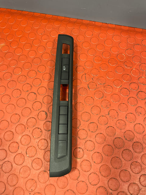 Citroen Dispatch/Peugeot Expert/Toyota Proace/Vauxhall Vivaro DASHBOARD CENTER SWITCH PANEL 2016-2024 P/N 9811141877
