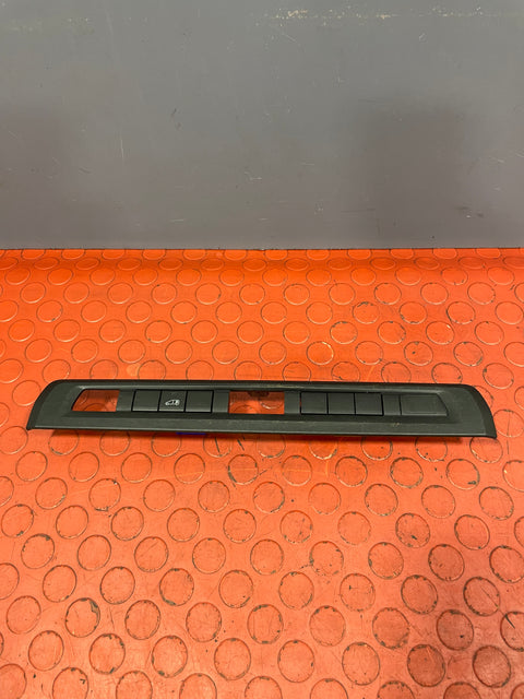 Citroen Dispatch/Peugeot Expert/Toyota Proace/Vauxhall Vivaro DASHBOARD CENTER SWITCH PANEL 2016-2024 P/N 9811141877
