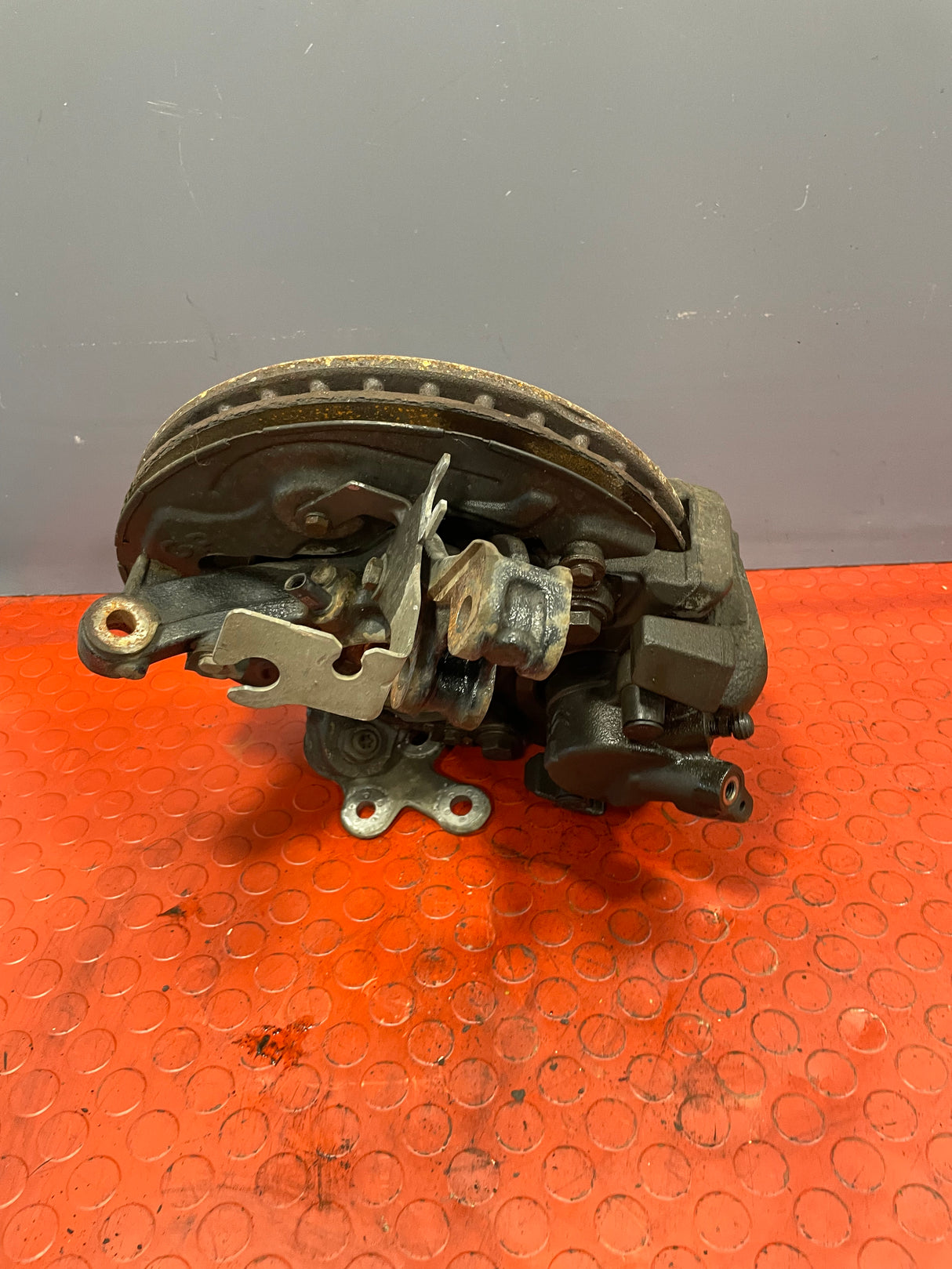 Citroen Berlingo/Peugeot Partner/Vauxhall Combo/Toyota Proace City FRONT WHEEL HUB & BRAKE SET W/ ABS SENSOR Driver's Side 2019-2024 R/N 9830798880 - 1 / 9810728280
