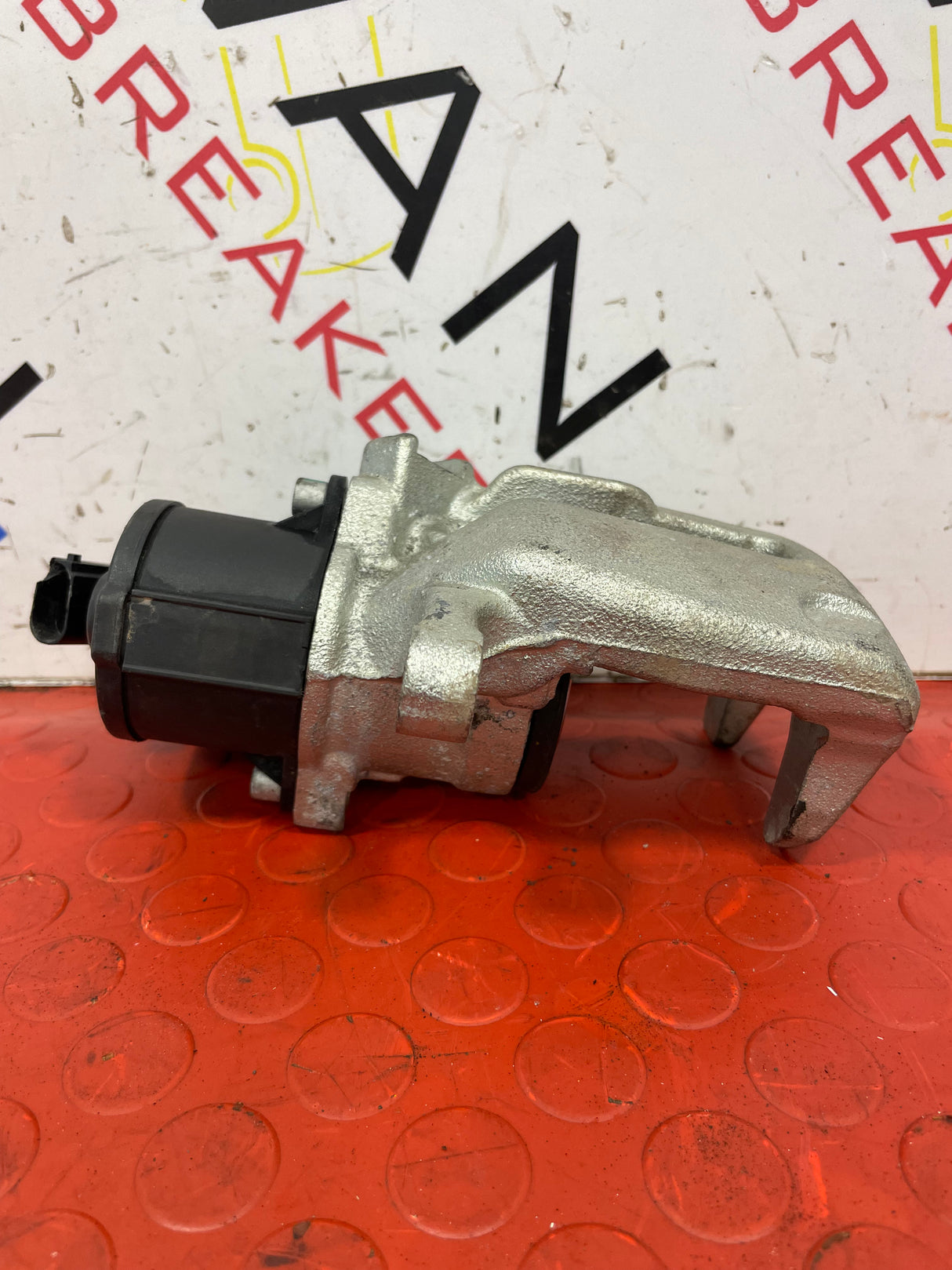 Volkswagen Passat/Tiguan/Sharan CC REAR PASSENGER  NEAR SIDE BRAKE CALIPER 1.4 1.6 2.0  P/N 5N0615403