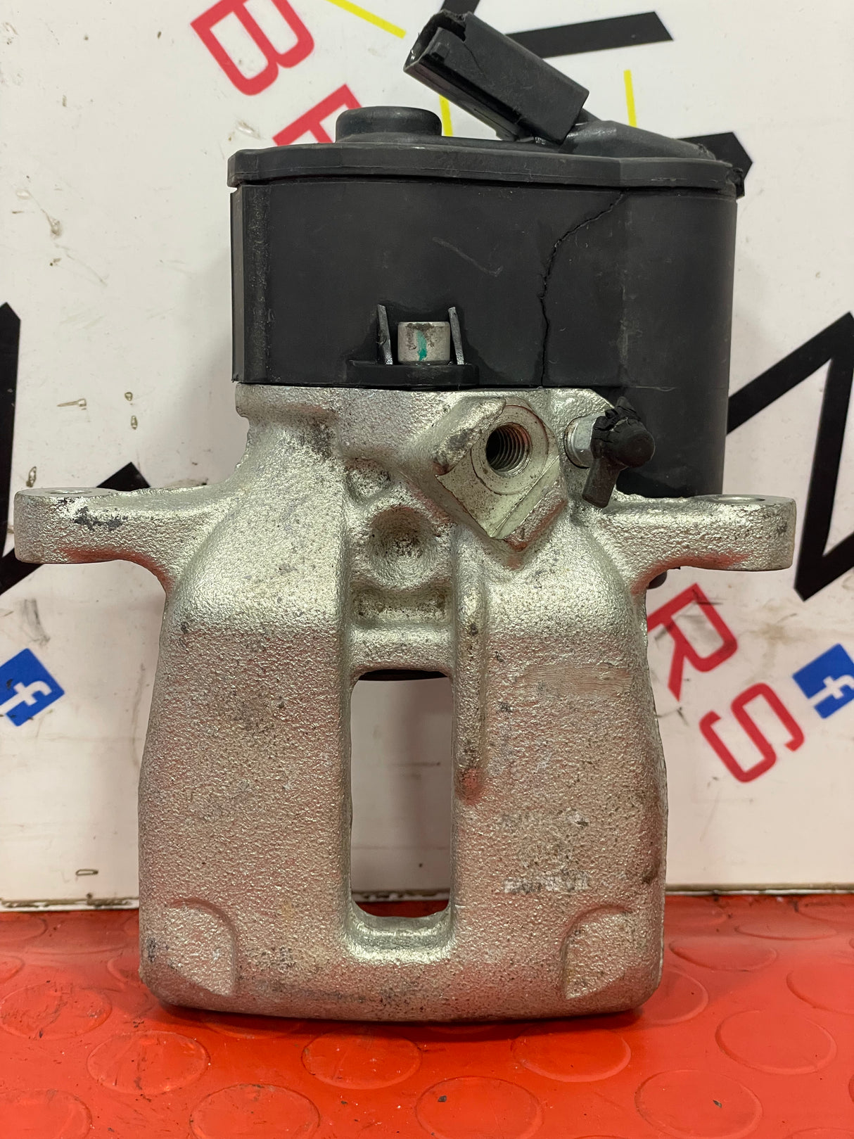 Volkswagen Passat/Tiguan/Sharan CC REAR PASSENGER  NEAR SIDE BRAKE CALIPER 1.4 1.6 2.0  P/N 5N0615403