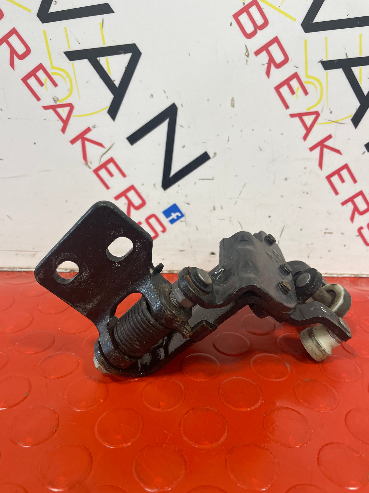 Ford Transit MK8 LEFT SIDE SLIDING DOOR HINGE ROOLER MIDDLE  P/N BK31V268K35AE